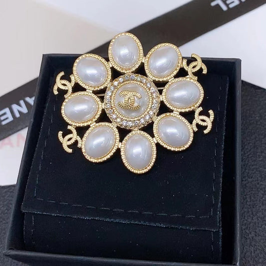 New Luxury Pearl Brooch