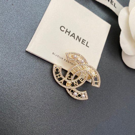 Sparkling Diamond and Pearl Elegant Brooch