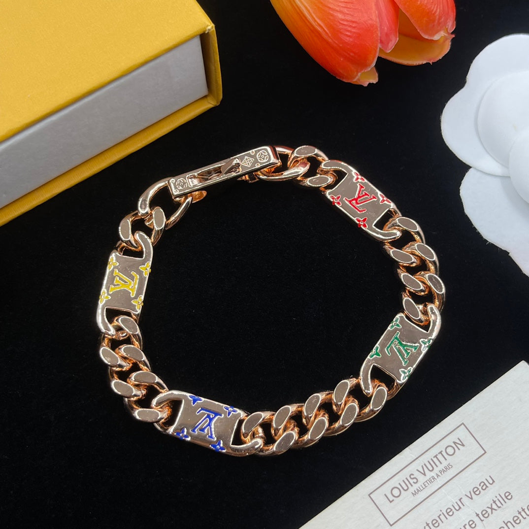 Retro embossed universal bracelet