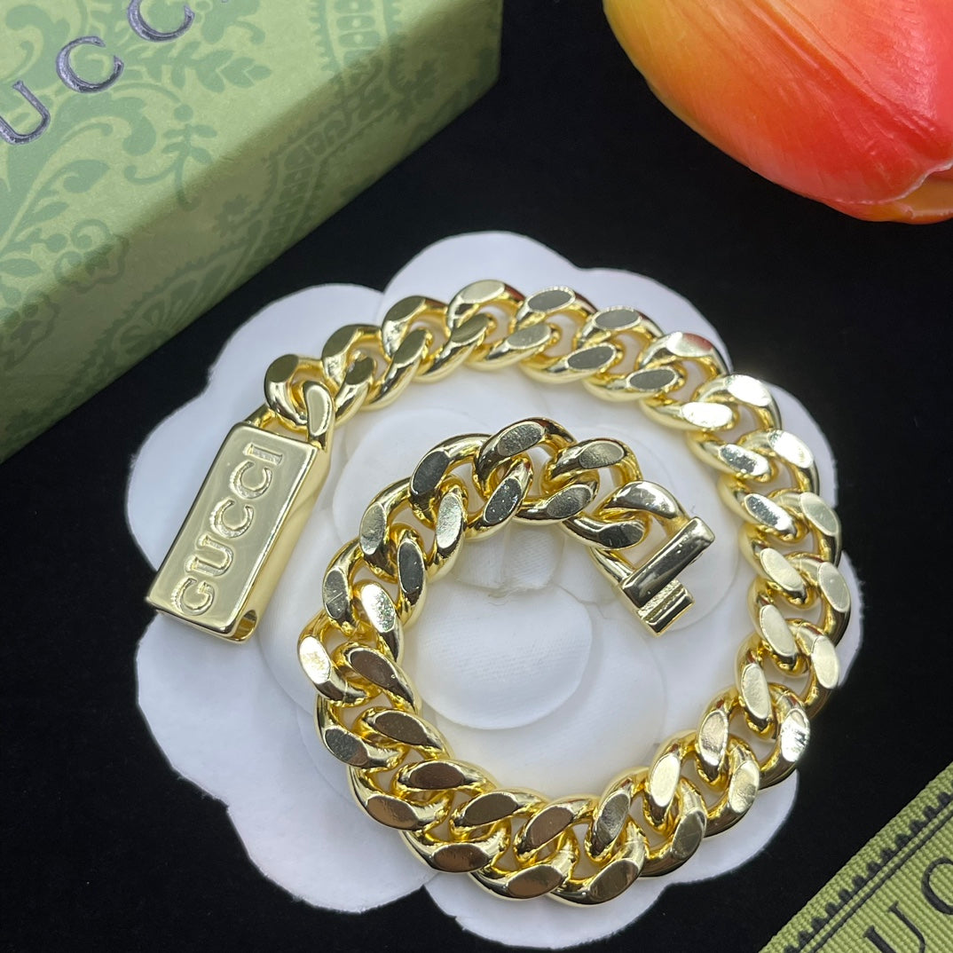 Retro embossed universal bracelet