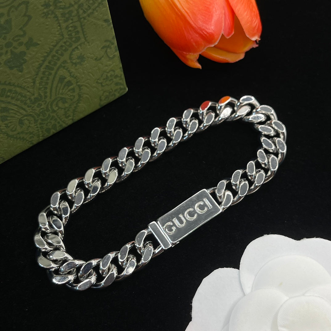 Retro embossed universal bracelet