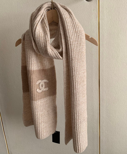 Knitted 100% cashmere scarf